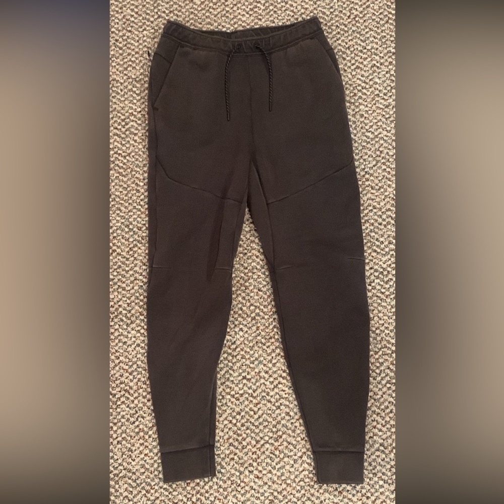 Nike Slim Fit, Taper Leg, Regular Fit, Black Mens Medium Joggers